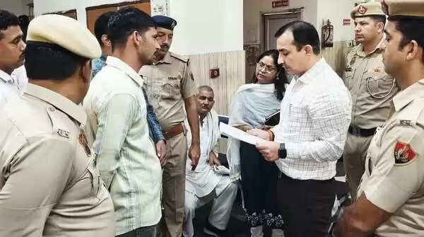 हरियाणा कर्मचारी चयन आयोग के चेयरमैन ने अभ्यर्थियों की शिकायतें सुनी, दिव्यांग अभ्यर्थी को दिया हर संभव सहयोग का आश्वासन